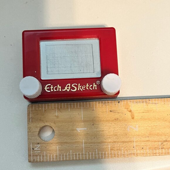 Mini Etch A Sketch - Picture 2 of 2
